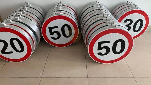 How Do Solar Traffic Signs Work?