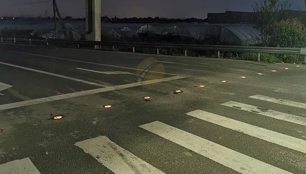 solar led road stud reflectors