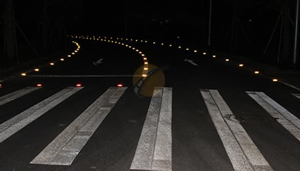 Comparing Cat's Eye and Road Stud: Distinct Features and Optimal Uses